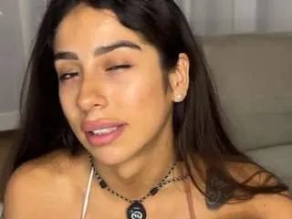 Freechat juliamendes on CamSoda