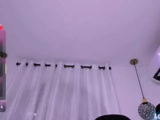 Offline lia-petite01 on CamSoda