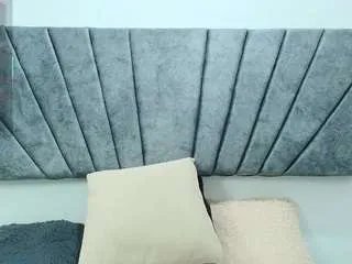 Freechat lily-meghan on CamSoda