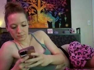 Freechat lizzievonn on CamSoda