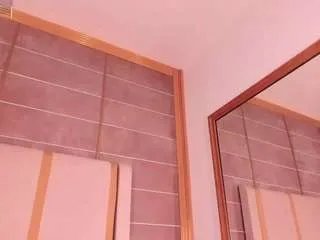 Freechat lyrabellini on CamSoda