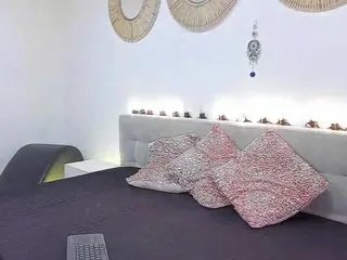 Freechat madelanecoote on CamSoda