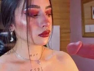 Offline mia-ponce-a on CamSoda