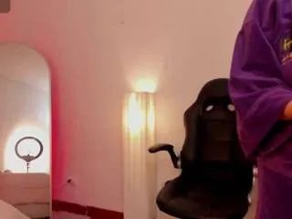 Freechat miss-brave on CamSoda