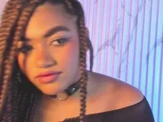 Offline missdionne-curly on CamSoda