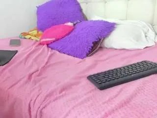 Freechat nikooll-love on CamSoda