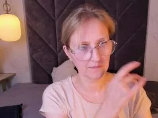 Freechat parischerry on CamSoda