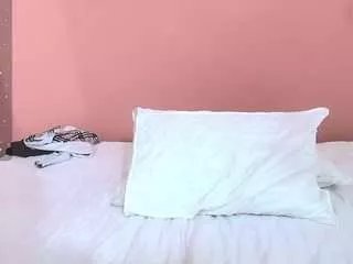 Offline petitelittleebonyy on CamSoda