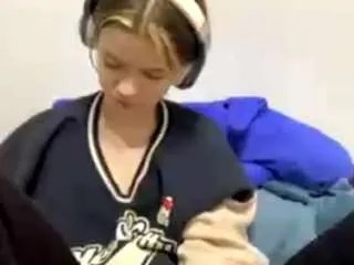 Offline rosinamcwhirter on CamSoda