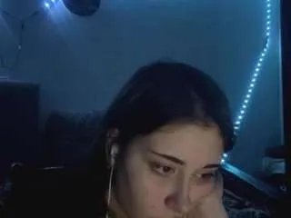 Freechat rozellabutrick on CamSoda