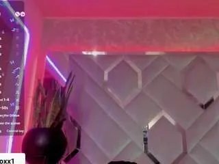 saraa-fox on CamSoda 