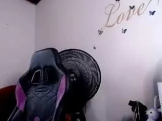 Freechat star-red-cams on CamSoda