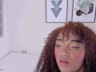 Freechat tinacurly on CamSoda