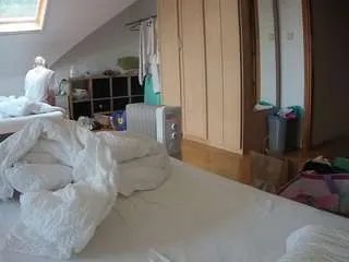 Freechat voyeurcam-julmodels-bed-1 on CamSoda
