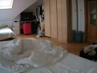 Freechat voyeurcam-julmodels-bed-1 on CamSoda