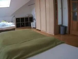 Freechat voyeurcam-julmodels-bed-1 on CamSoda