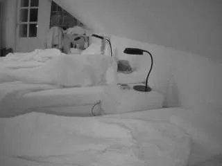 Freechat voyeurcam-julmodels-bed-3 on CamSoda