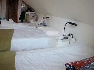 Freechat voyeurcam-julmodels-bed-3 on CamSoda