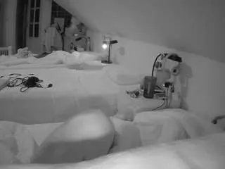 Freechat voyeurcam-julmodels-bed-3 on CamSoda