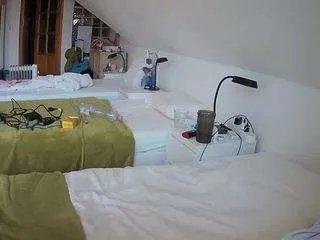 Freechat voyeurcam-julmodels-bed-3 on CamSoda