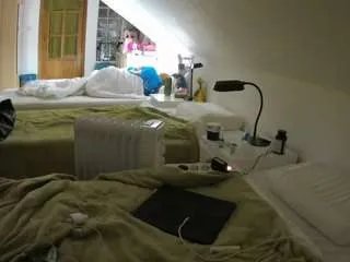 Freechat voyeurcam-julmodels-bed-3 on CamSoda