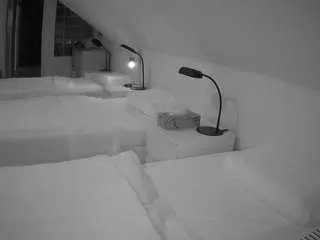 Freechat voyeurcam-julmodels-bed-3 on CamSoda