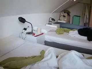 Freechat voyeurcam-julmodels-bed-4 on CamSoda