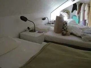 Freechat voyeurcam-julmodels-bed-4 on CamSoda