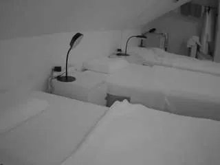 Freechat voyeurcam-julmodels-bed-4 on CamSoda