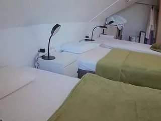 Freechat voyeurcam-julmodels-bed-4 on CamSoda