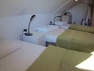 Freechat voyeurcam-julmodels-bed-4 on CamSoda