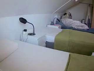 Freechat voyeurcam-julmodels-bed-4 on CamSoda
