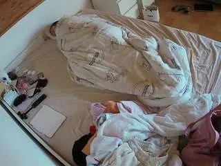 Freechat voyeurcam-julmodels-greybed-1 on CamSoda