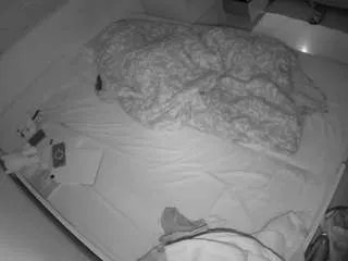 Freechat voyeurcam-julmodels-greybed-1 on CamSoda