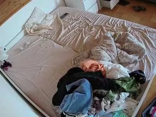 Freechat voyeurcam-julmodels-greybed-1 on CamSoda