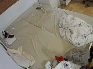 Freechat voyeurcam-julmodels-greybed-1 on CamSoda