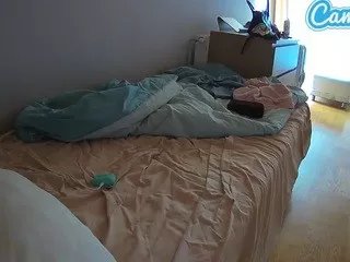 Freechat voyeurcam-julmodels-greybed-2 on CamSoda