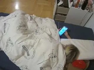 Freechat voyeurcam-julmodels-greybed-2 on CamSoda