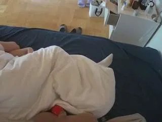 Freechat voyeurcam-julmodels-greybed-2 on CamSoda