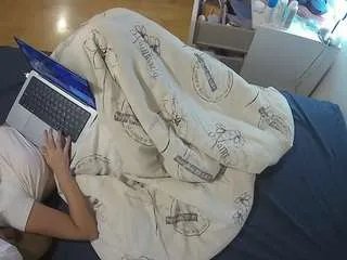 Freechat voyeurcam-julmodels-greybed-2 on CamSoda