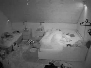 Freechat voyeurcam-julmodels-whitebed-2 on CamSoda