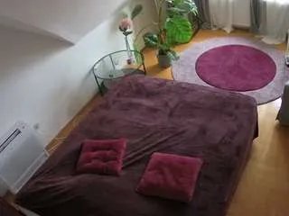 Freechat voyeurcam-julmodels-whitebed-4 on CamSoda