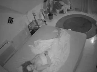 Freechat voyeurcam-julmodels-whitebed-4 on CamSoda