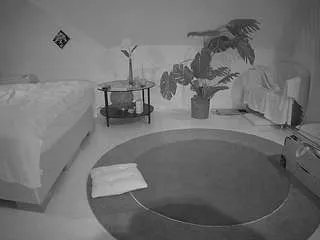 Freechat voyeurcam-julmodels-whitebed-6 on CamSoda