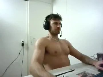 Freechat alphah_hunk on Chaturbate