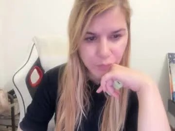 Freechat artsyandcraftsy_ on Chaturbate