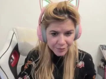 Freechat artsyandcraftsy_ on Chaturbate