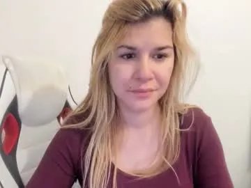 Freechat artsyandcraftsy_ on Chaturbate