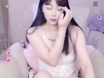 Freechat bell_cs on Chaturbate