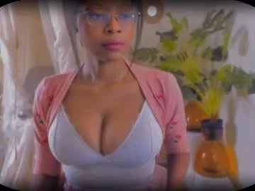 Freechat bellahproudly on Chaturbate